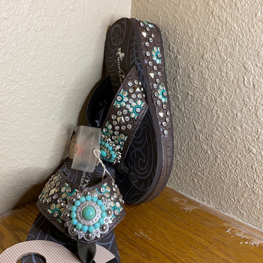 Montana west flip flops